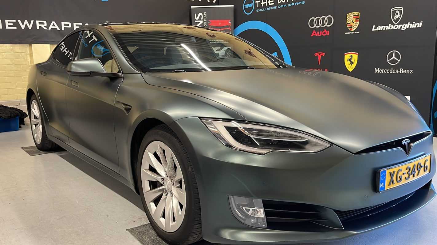 Carwrap Tesla Model S in PWF Matte Smaragd Green 